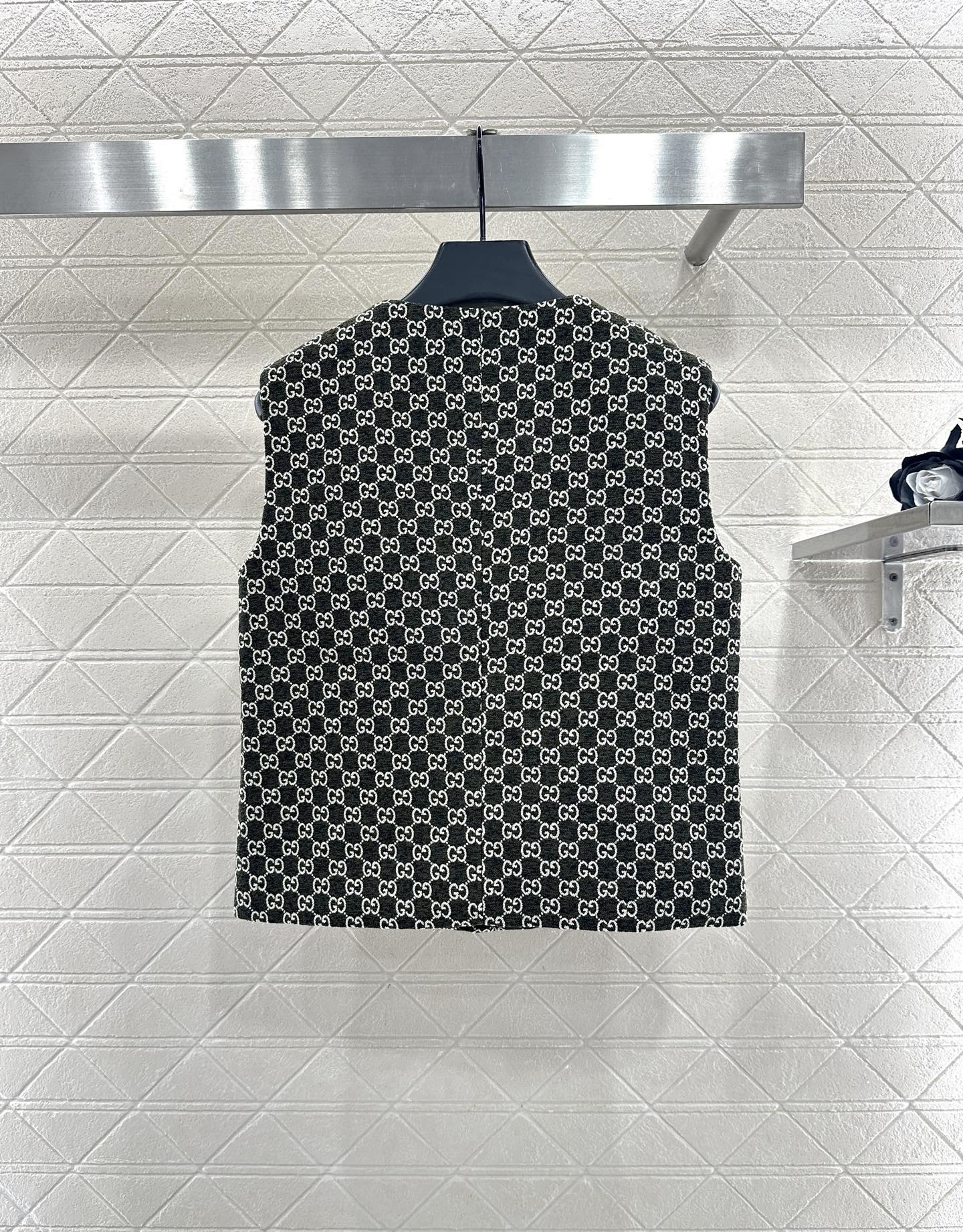 Round neck jacquard short skirt