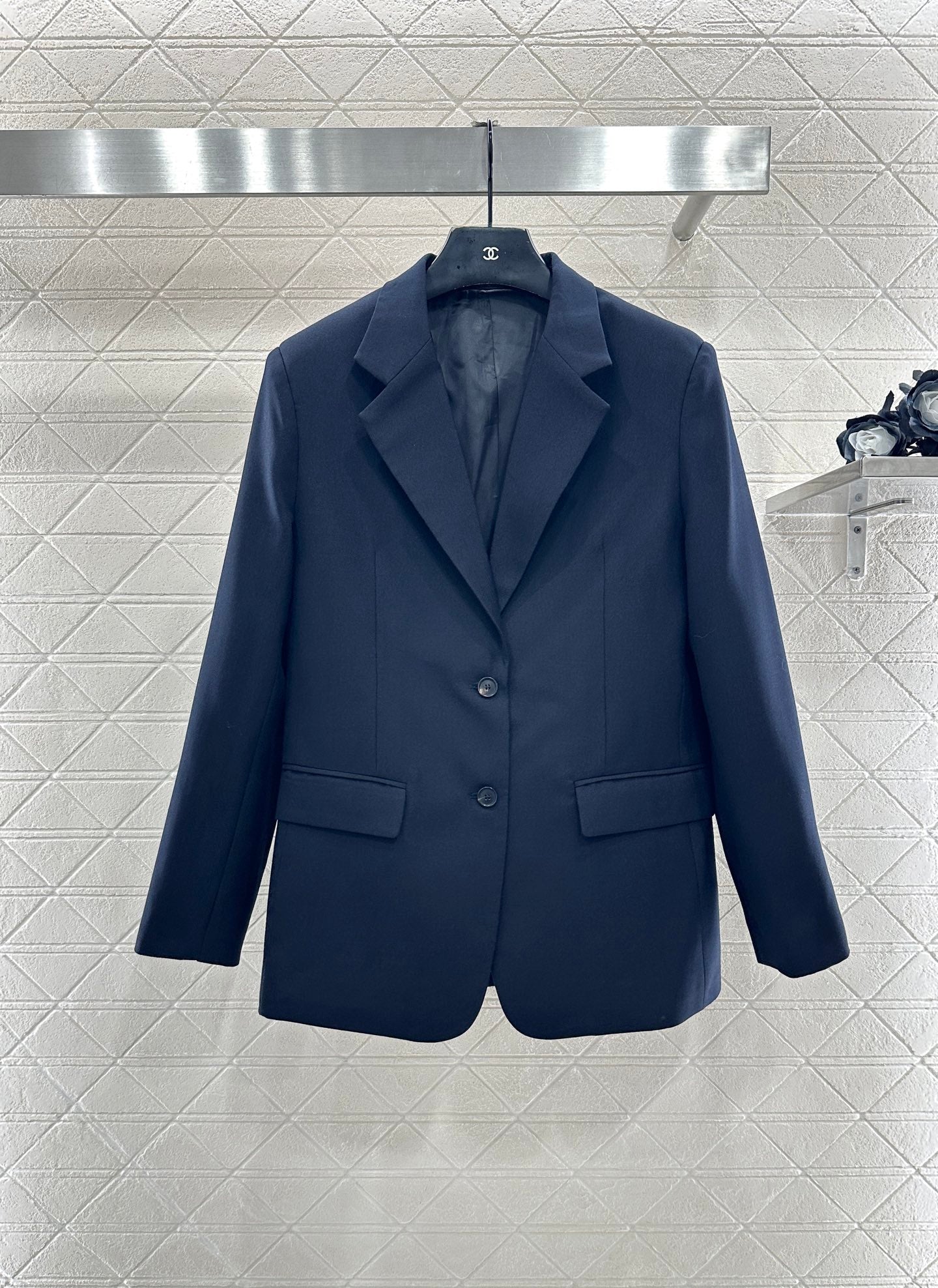 Front shoulder lapel suit jacket