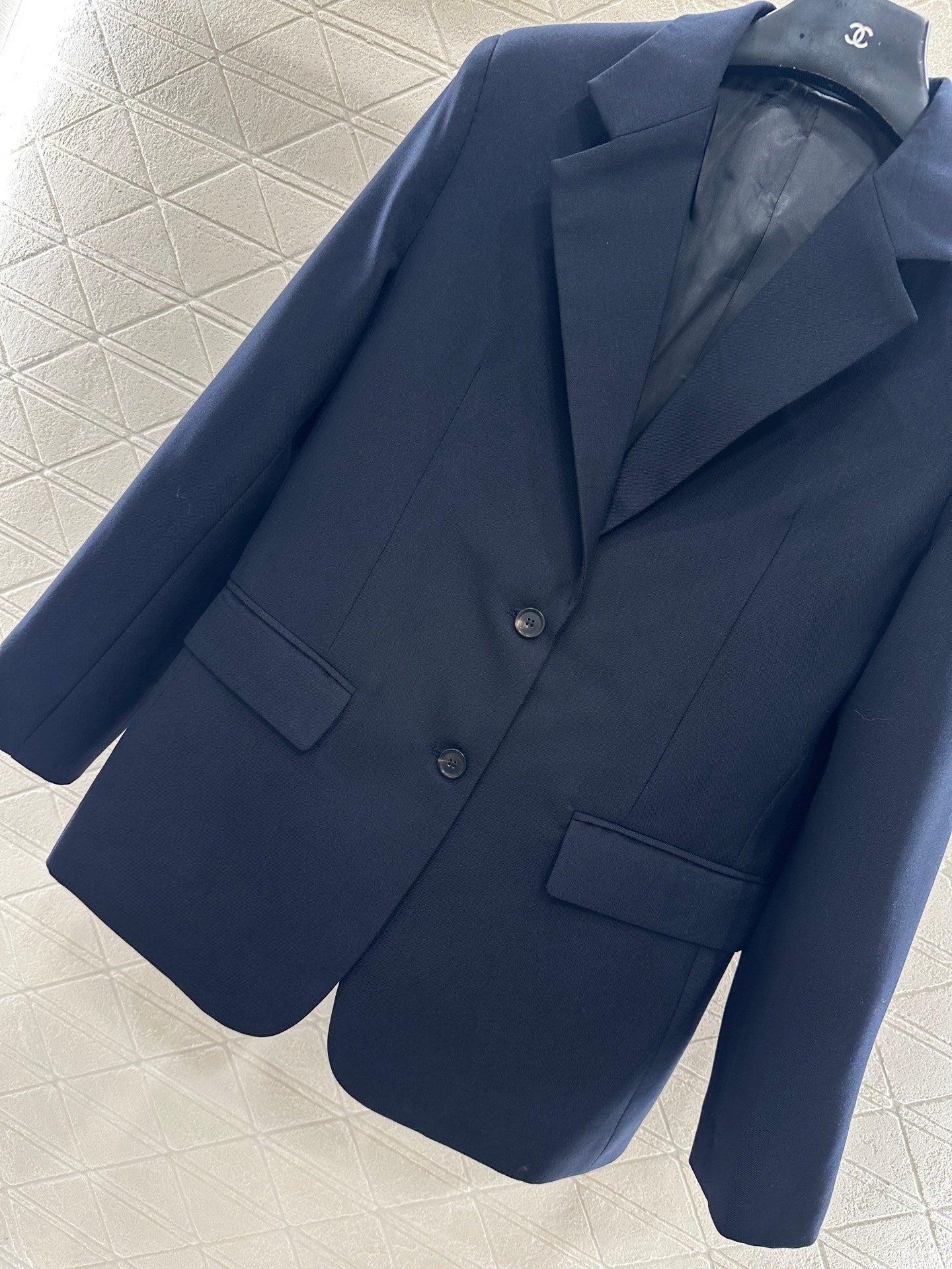 Front shoulder lapel suit jacket