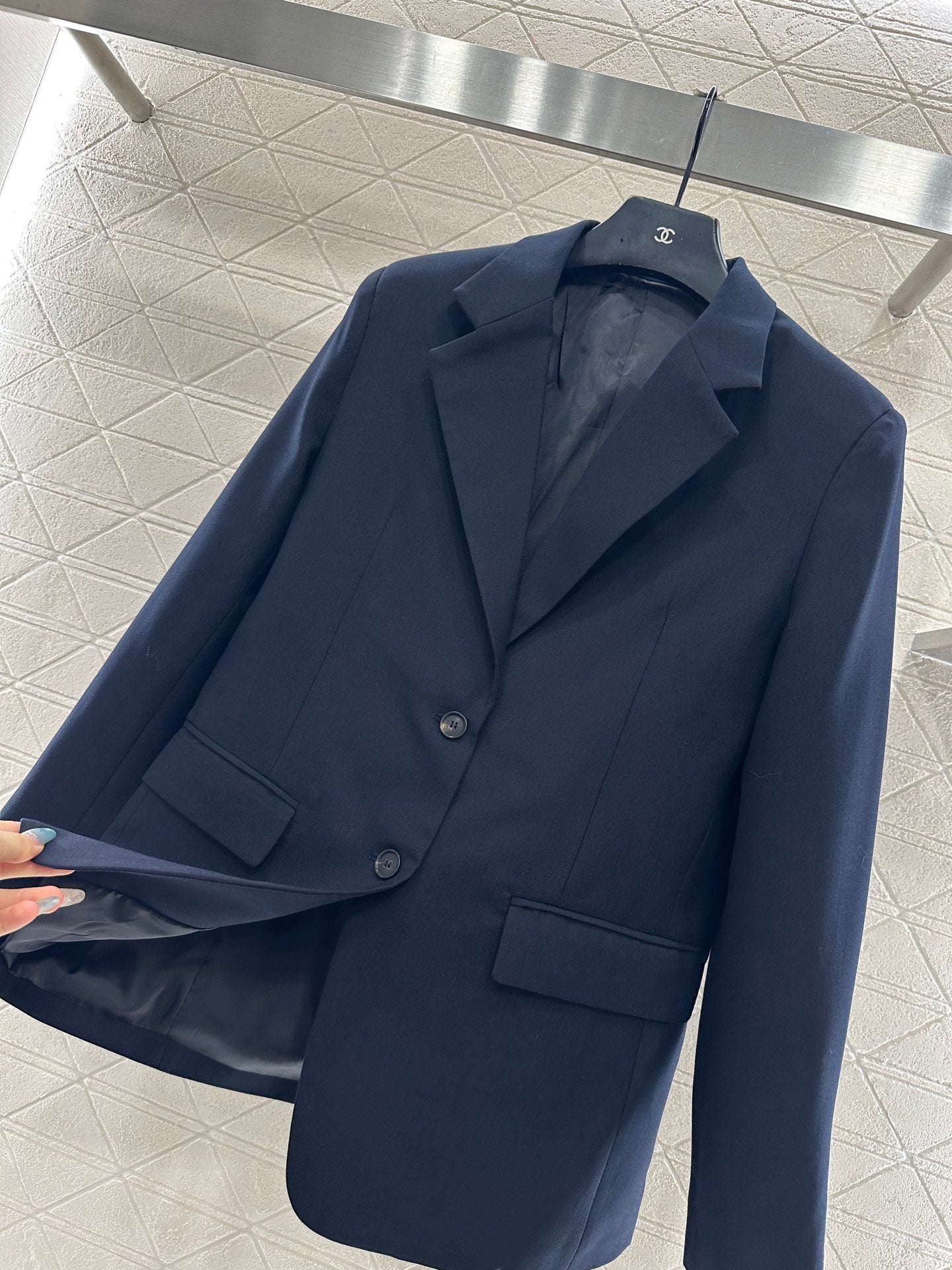Front shoulder lapel suit jacket