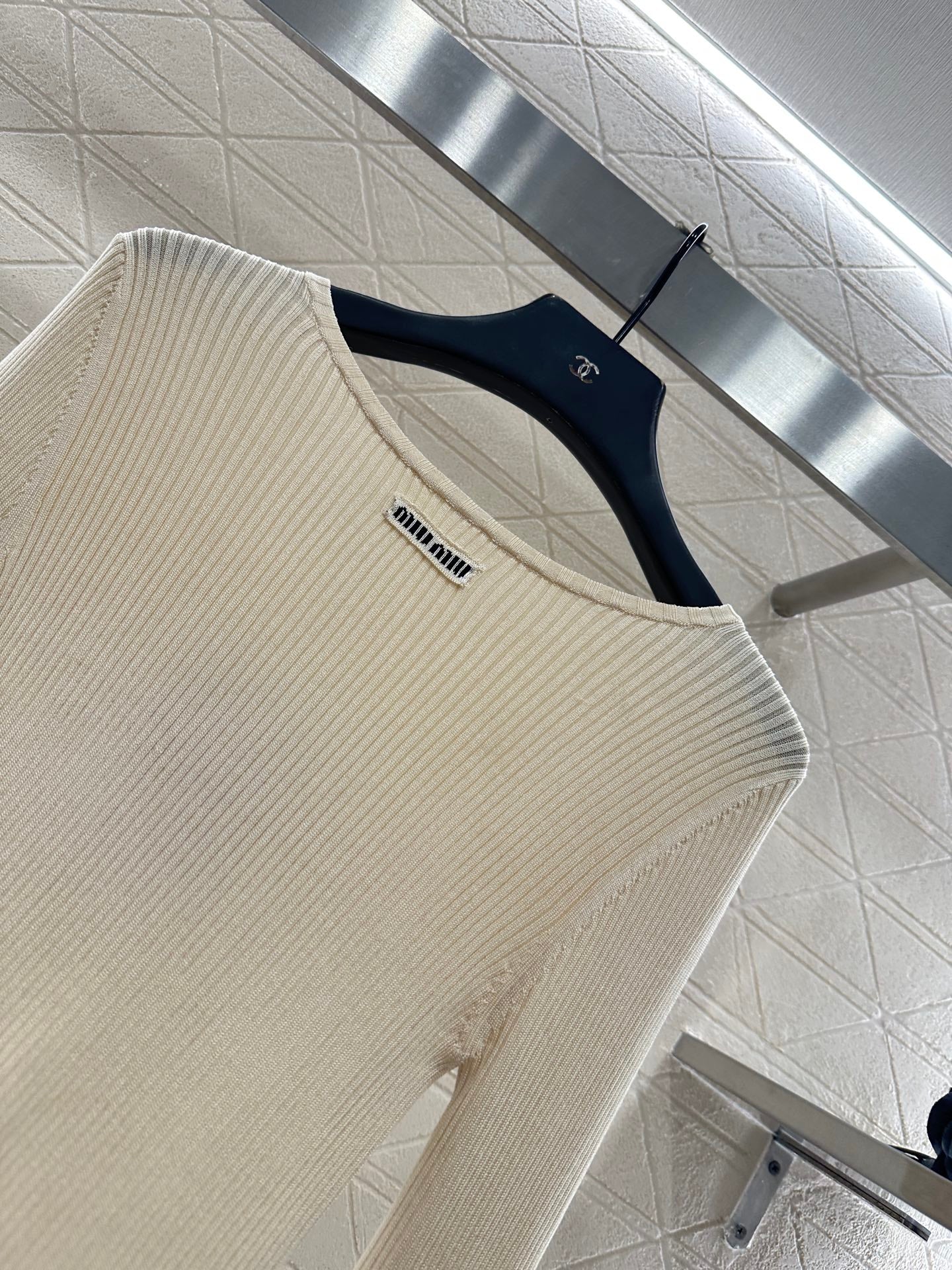 Slim fit base striped knitted long sleeved shirt