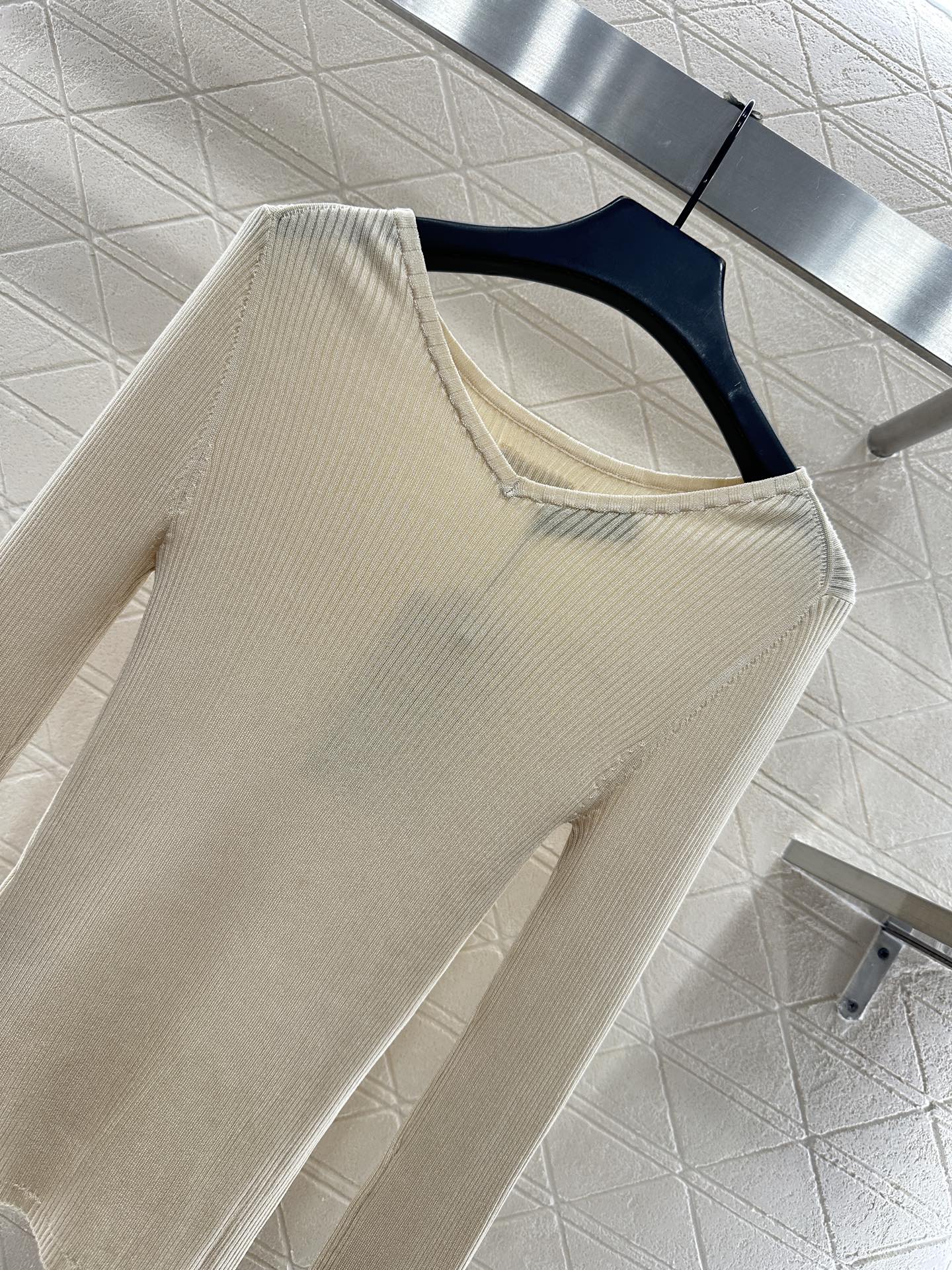 Slim fit base striped knitted long sleeved shirt