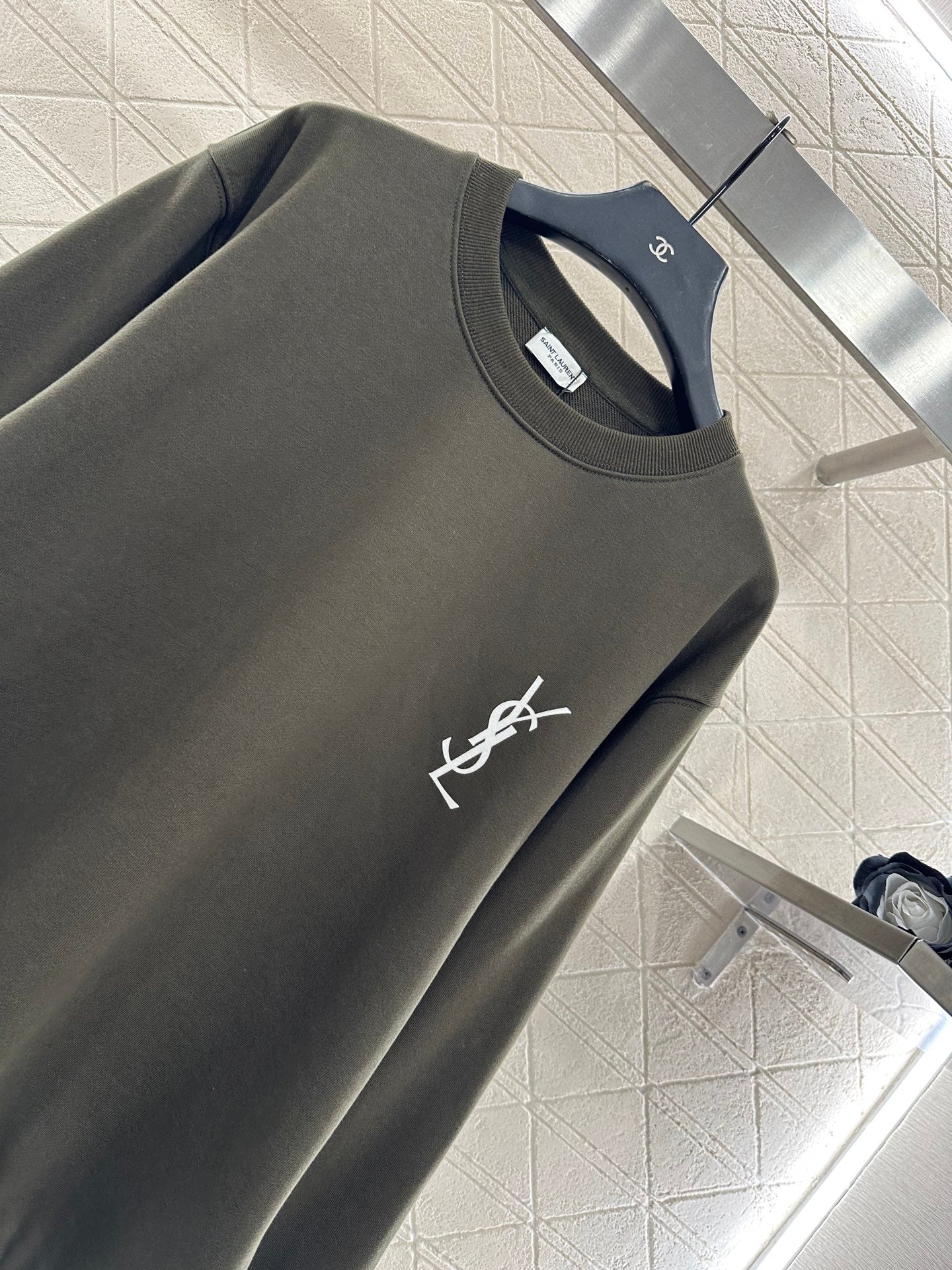 Round neck letter logo hoodie