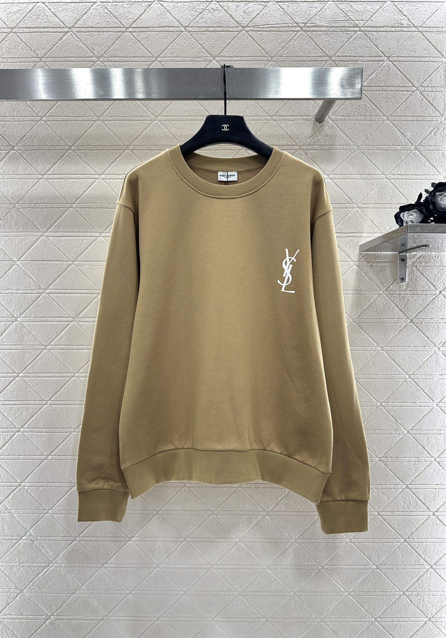 Round neck letter logo hoodie