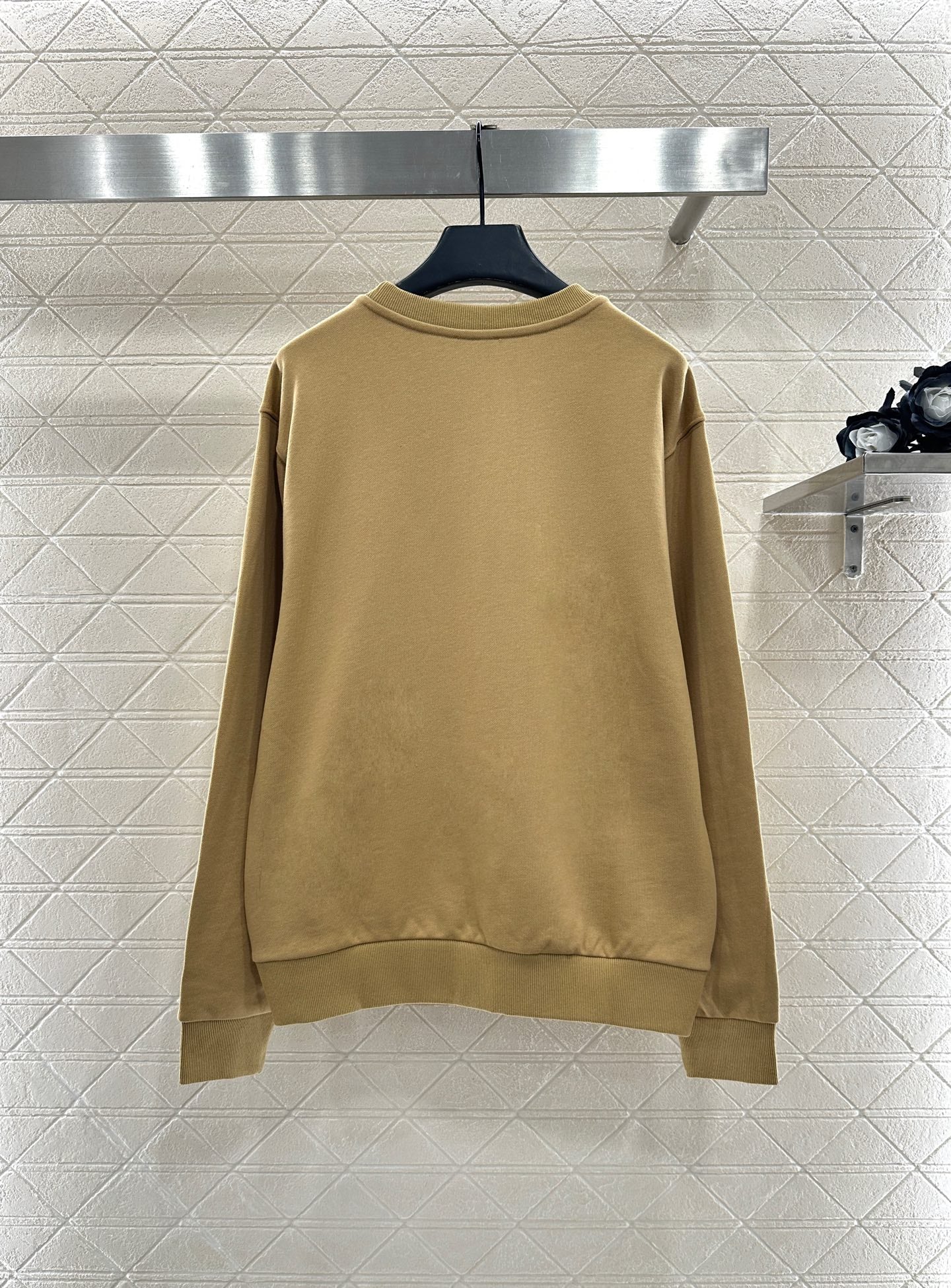 Round neck letter logo hoodie