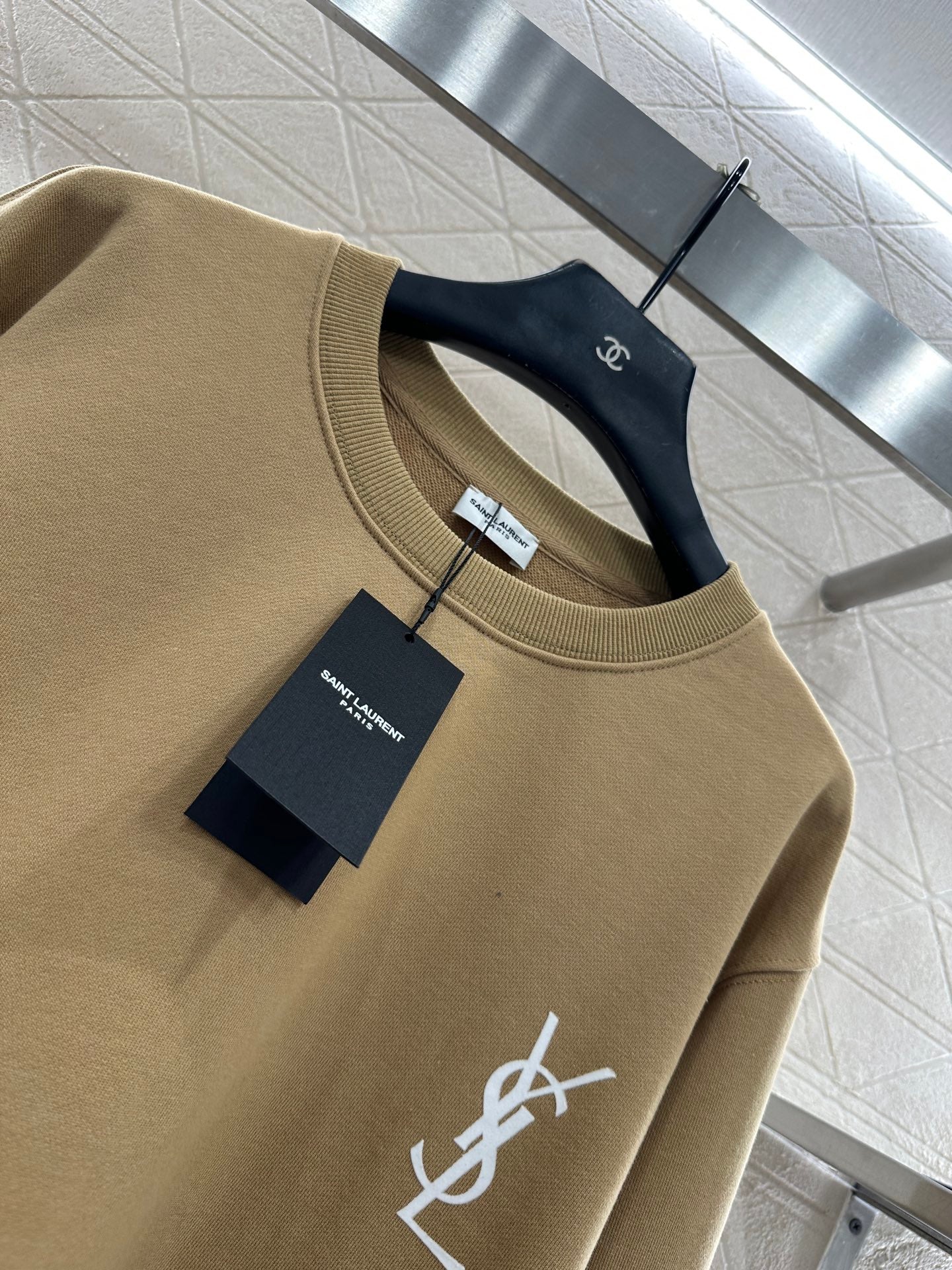 Round neck letter logo hoodie