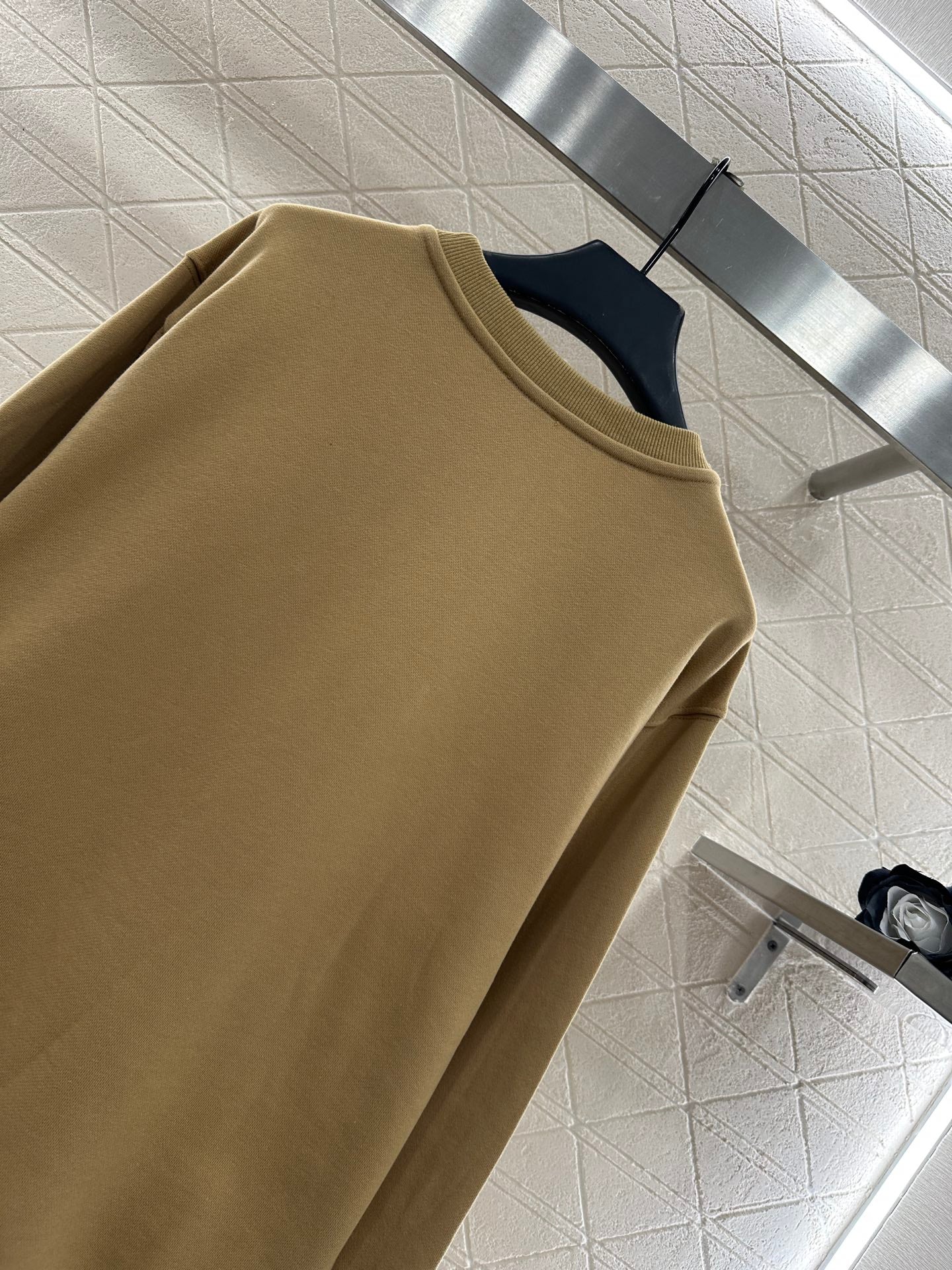 Round neck letter logo hoodie