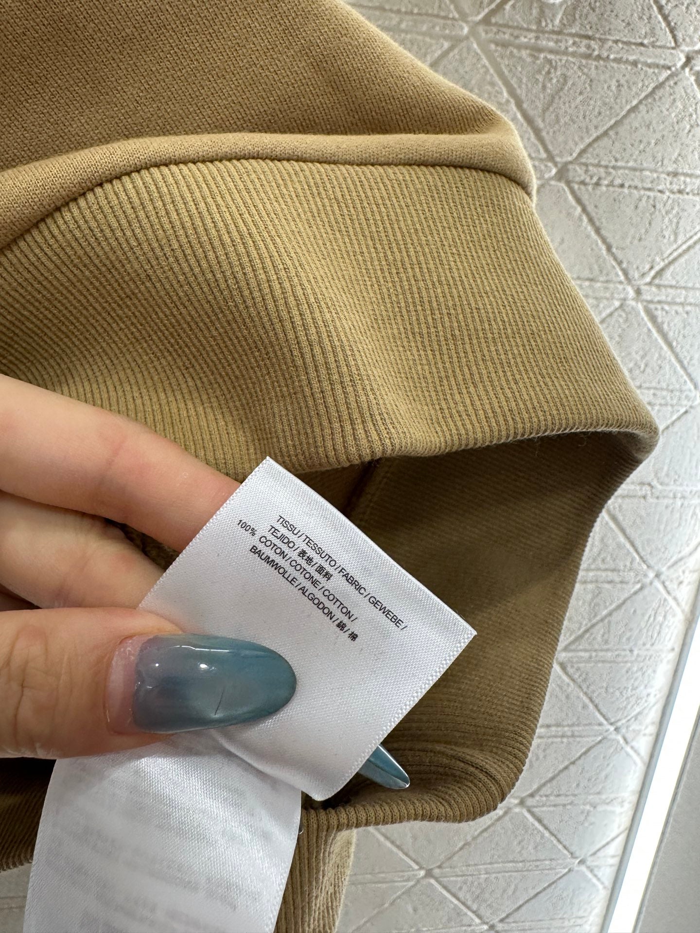 Round neck letter logo hoodie