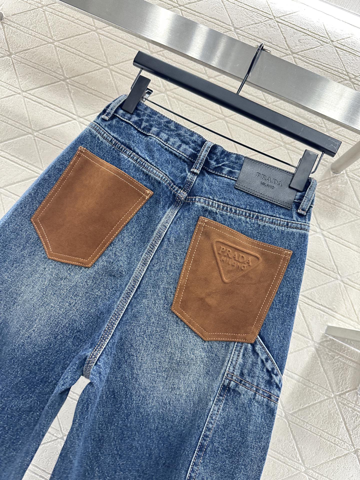 Spliced leather curved knife denim pants