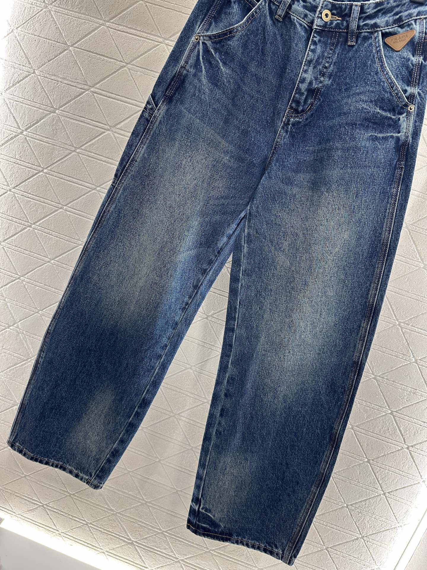 Spliced leather curved knife denim pants