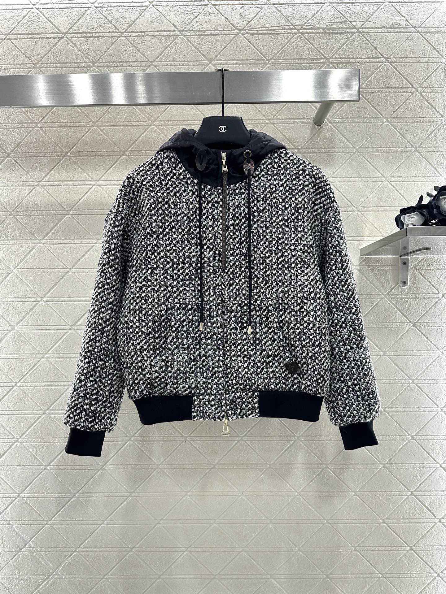 Splicing hooded woolen drawstring jacket