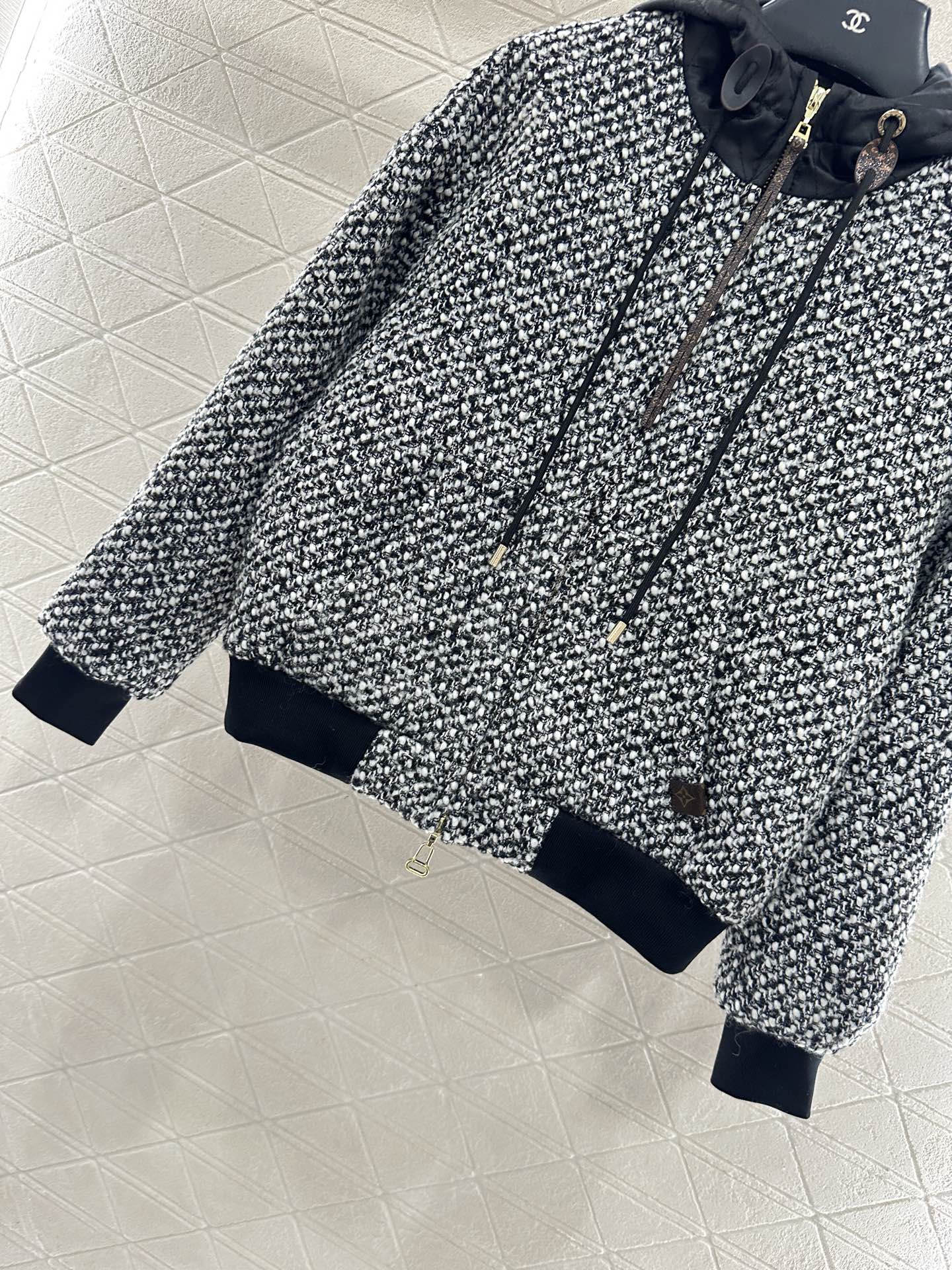 Splicing hooded woolen drawstring jacket