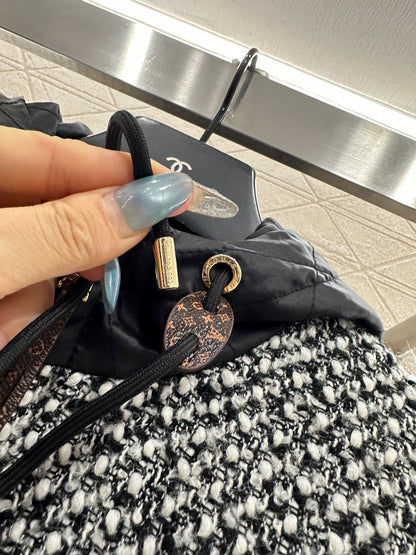 Splicing hooded woolen drawstring jacket