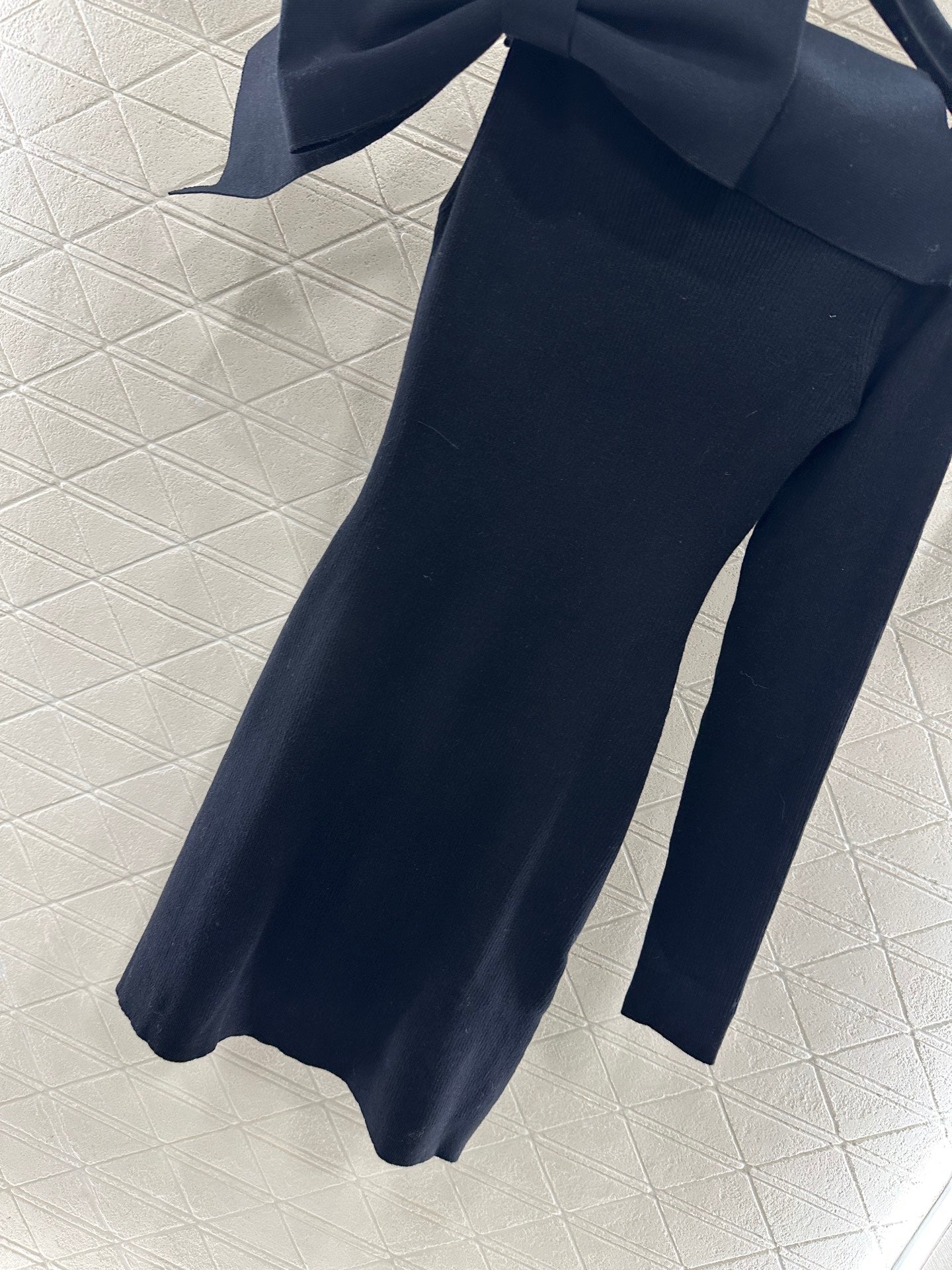 Single sleeve bow knit dress