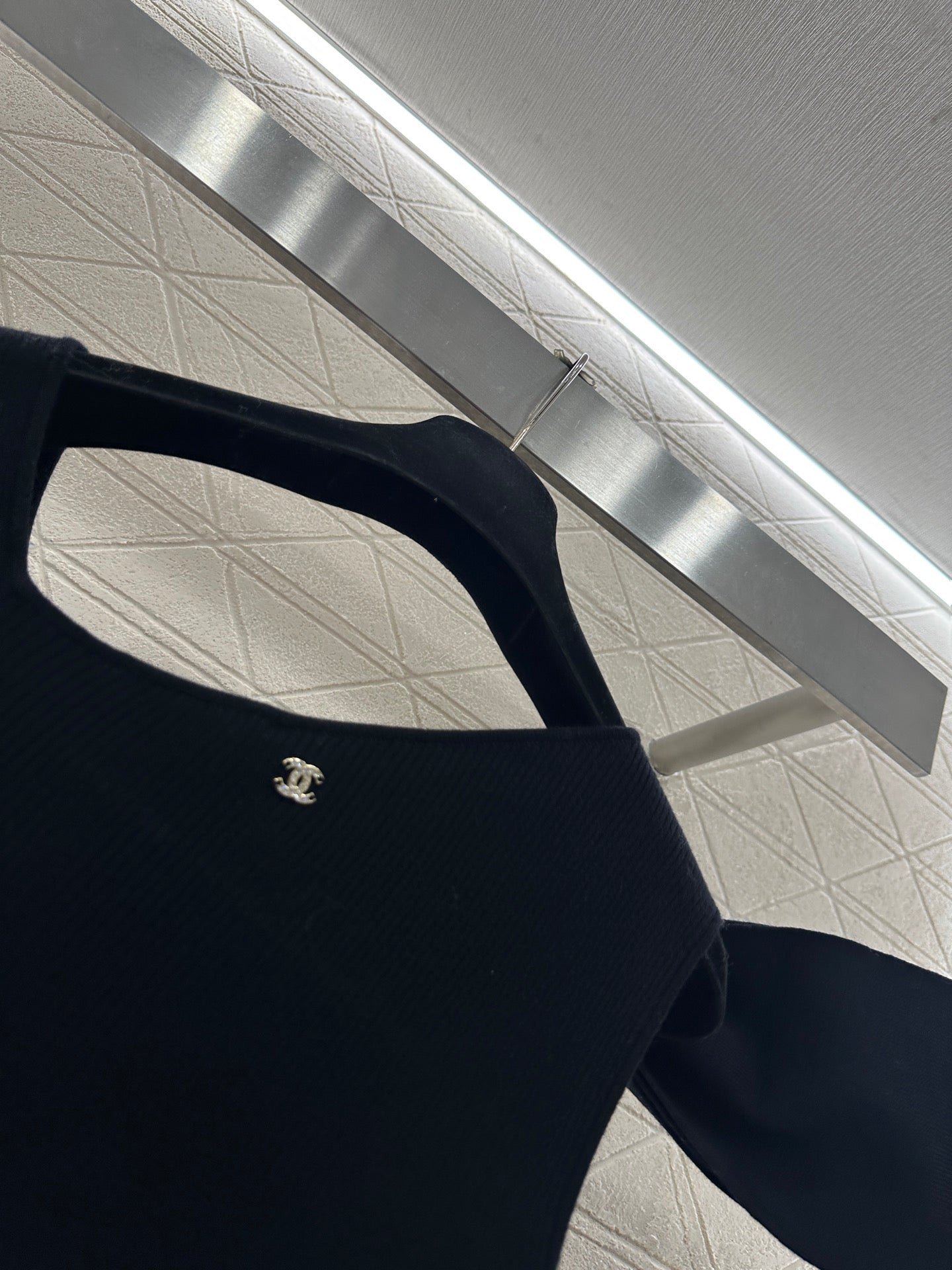 Single sleeve bow knit dress