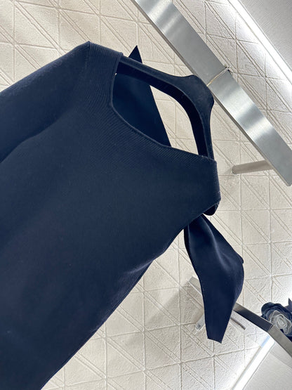 Single sleeve bow knit top