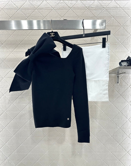 Single sleeve bow knit top