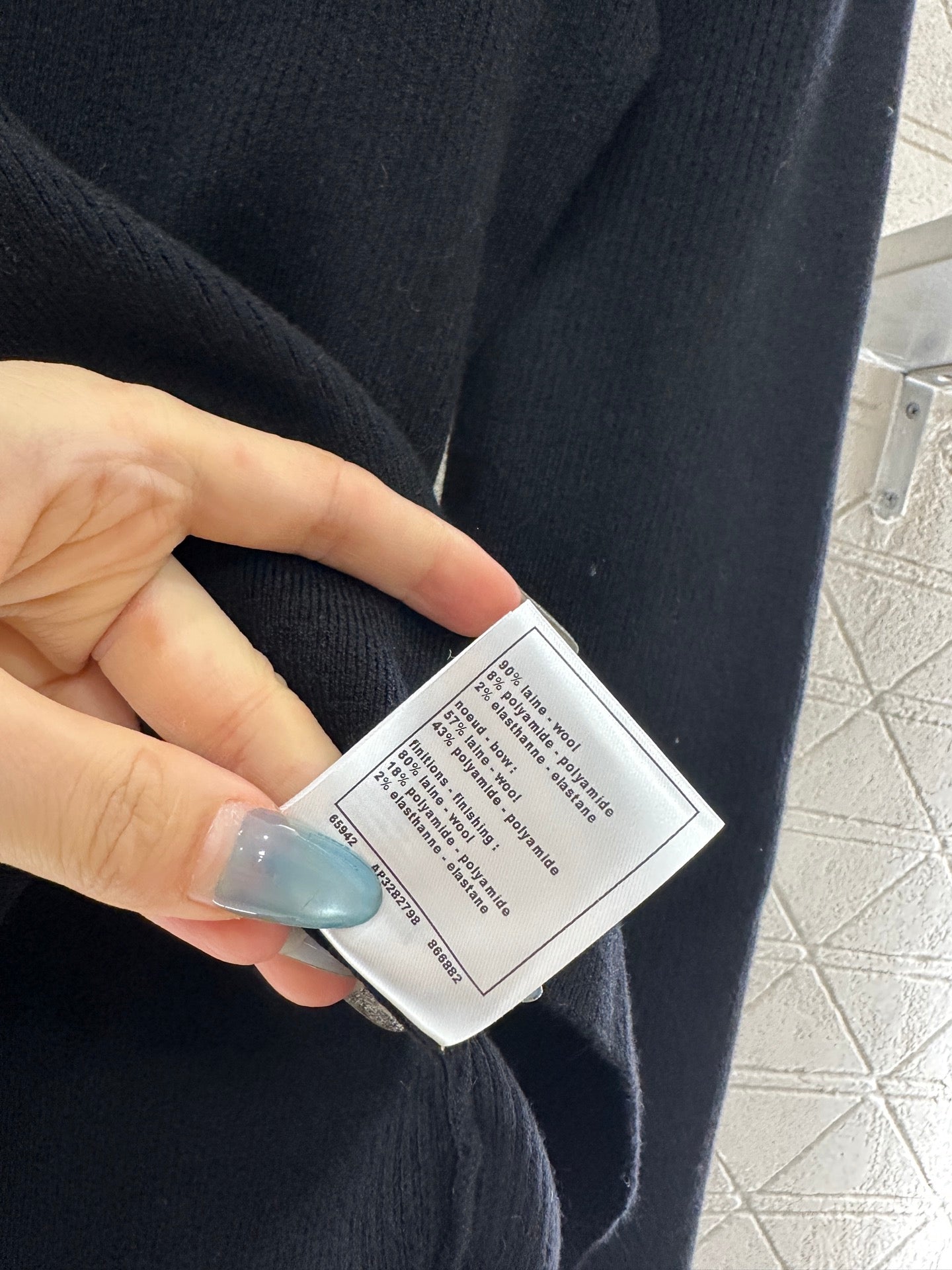 Single sleeve bow knit top