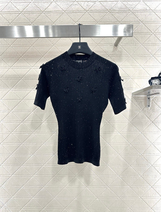 Camellia bead round neck short sleeved shirt