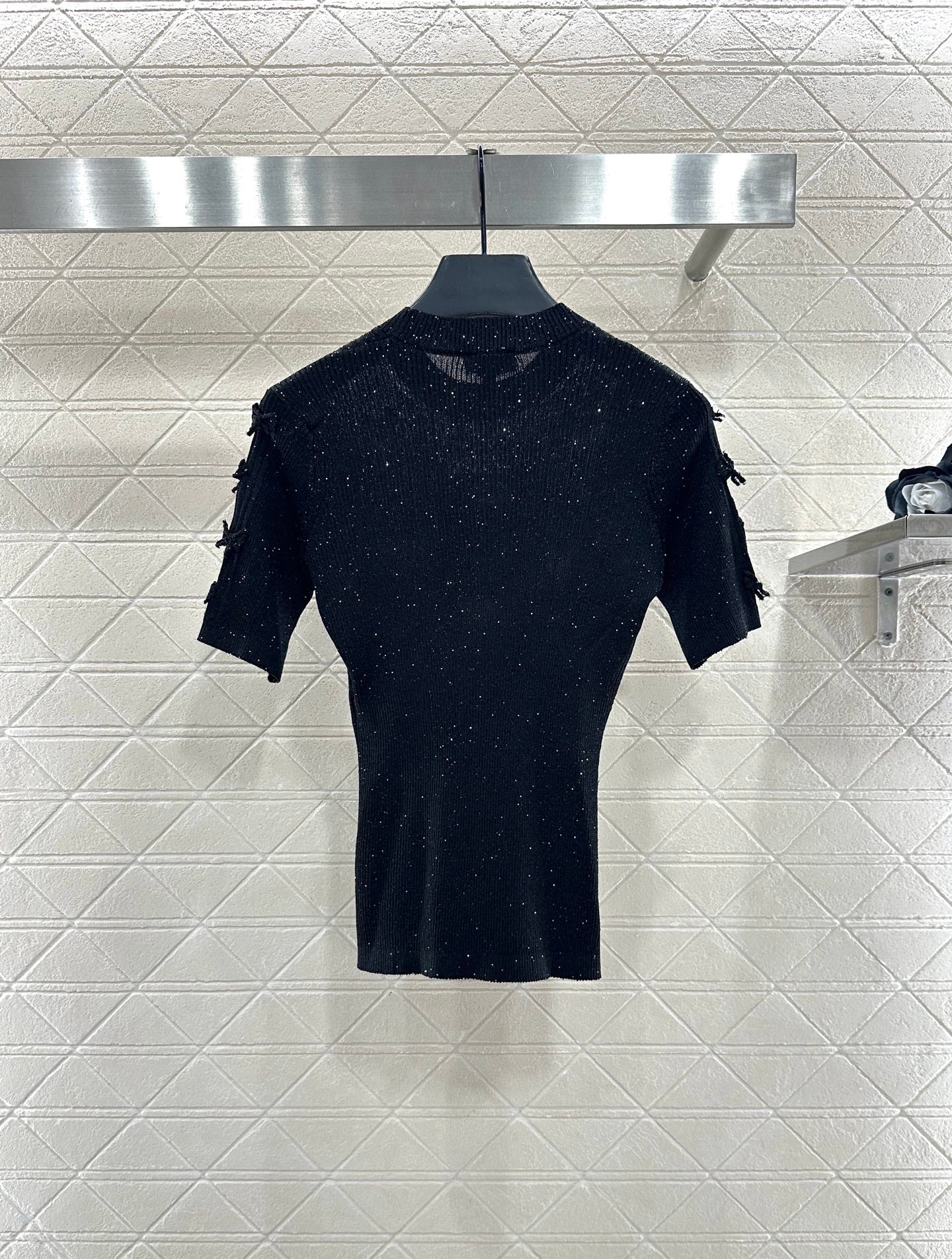 Camellia bead round neck short sleeved shirt