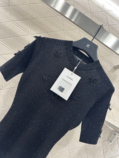 Camellia bead round neck short sleeved shirt