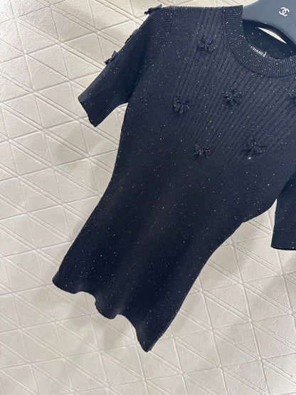 Camellia bead round neck short sleeved shirt