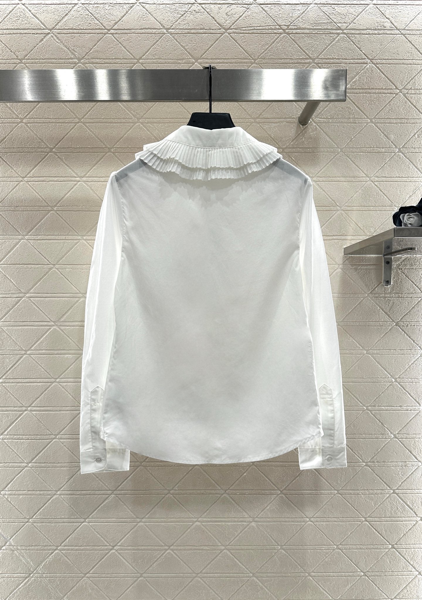 Stacked organ pleated lapel shirt