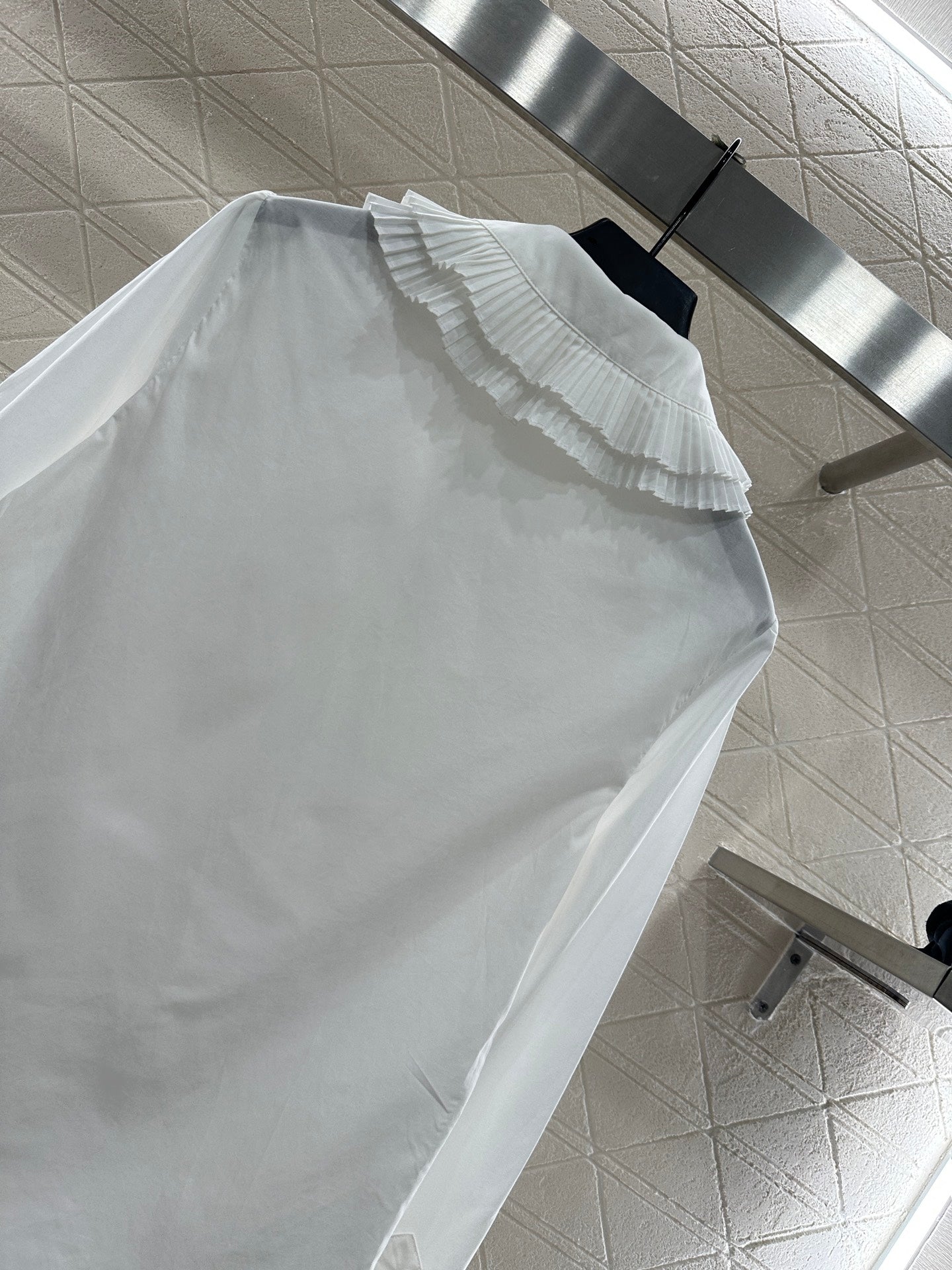 Stacked organ pleated lapel shirt