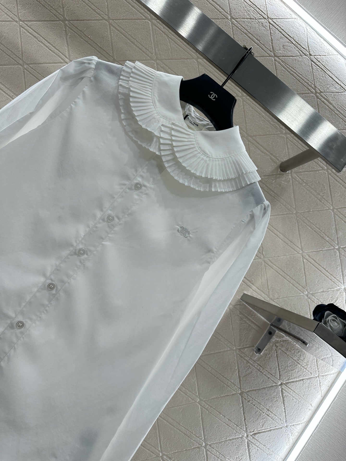 Stacked organ pleated lapel shirt