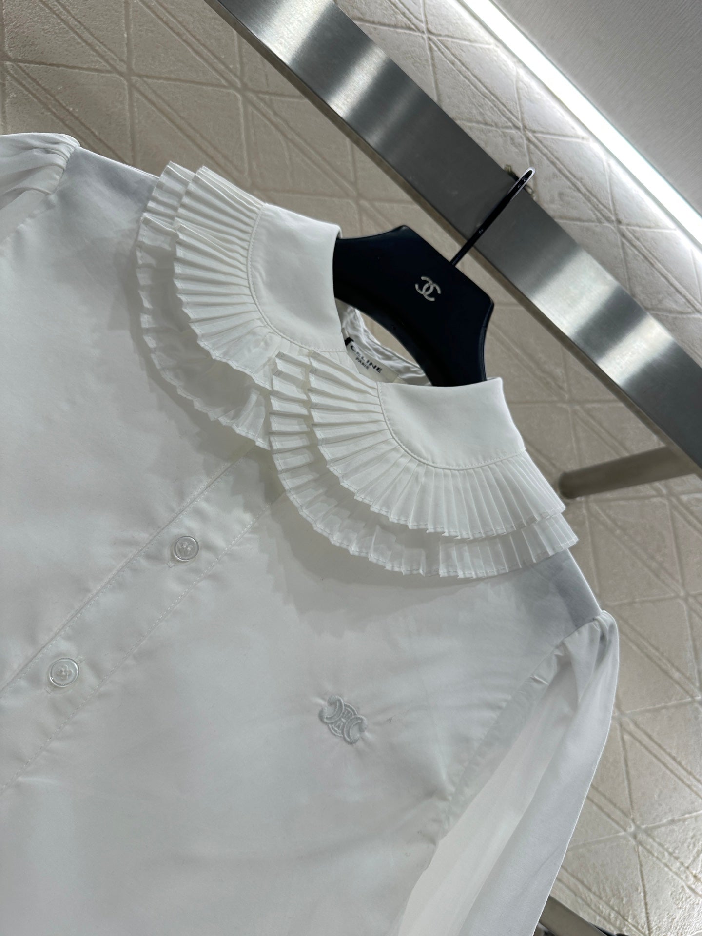 Stacked organ pleated lapel shirt