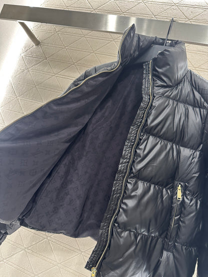 Embossed stand up collar down jacke