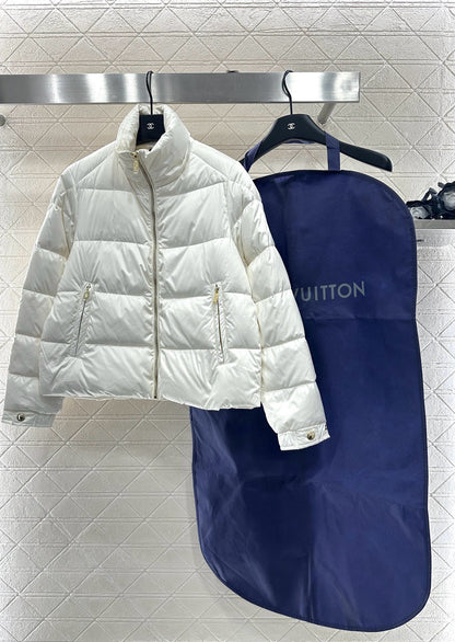 Embossed stand up collar down jacke