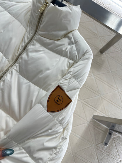 Embossed stand up collar down jacke