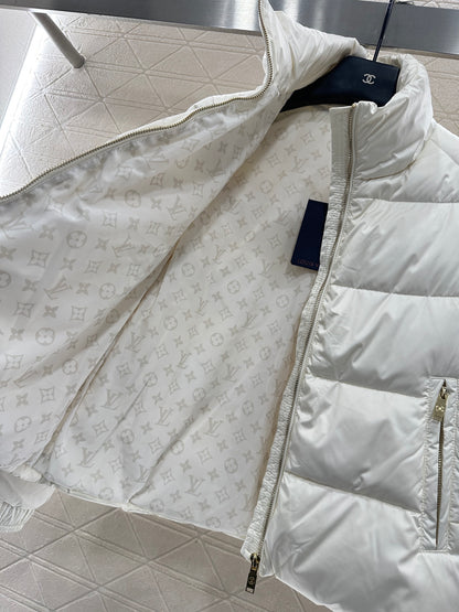 Embossed stand up collar down jacke