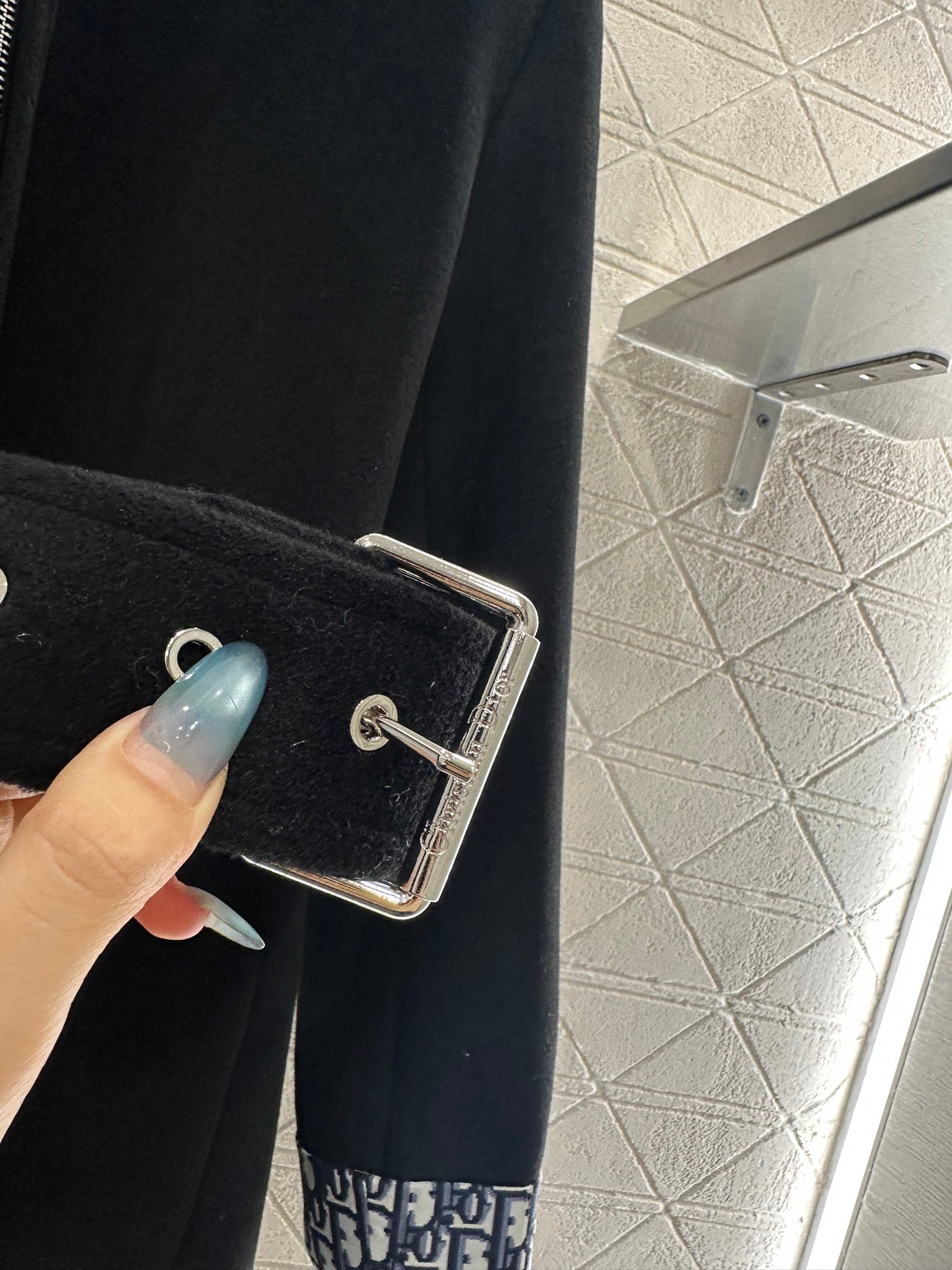 Hooded drawstring jacket