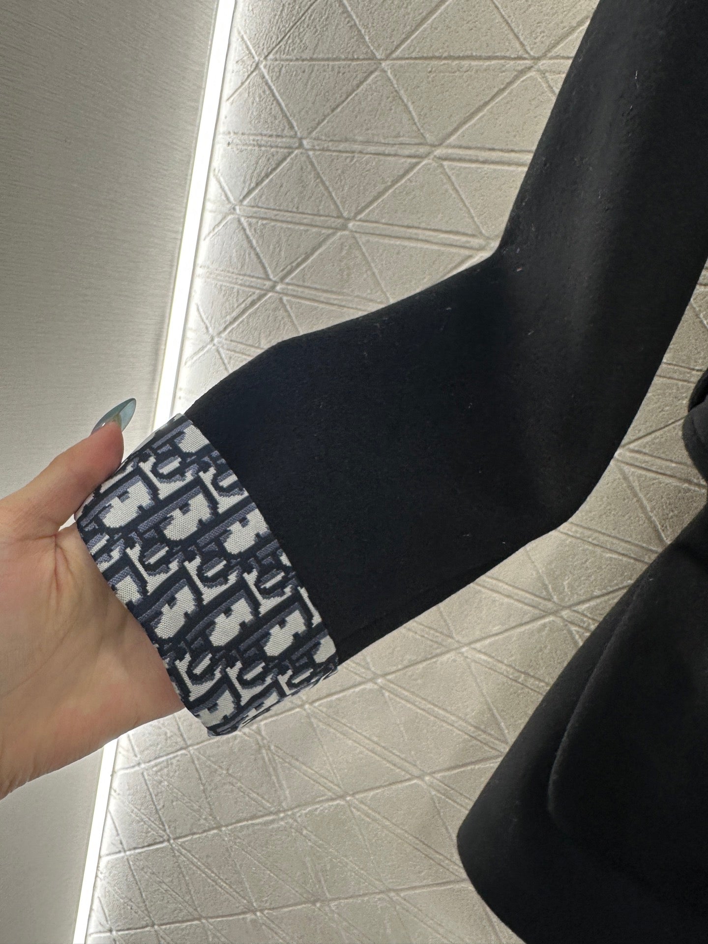 Hooded drawstring jacket