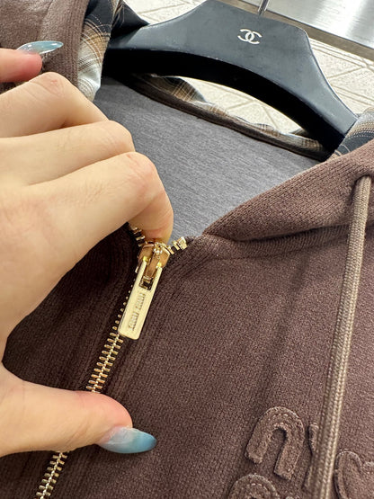 Hooded jacket and pants set