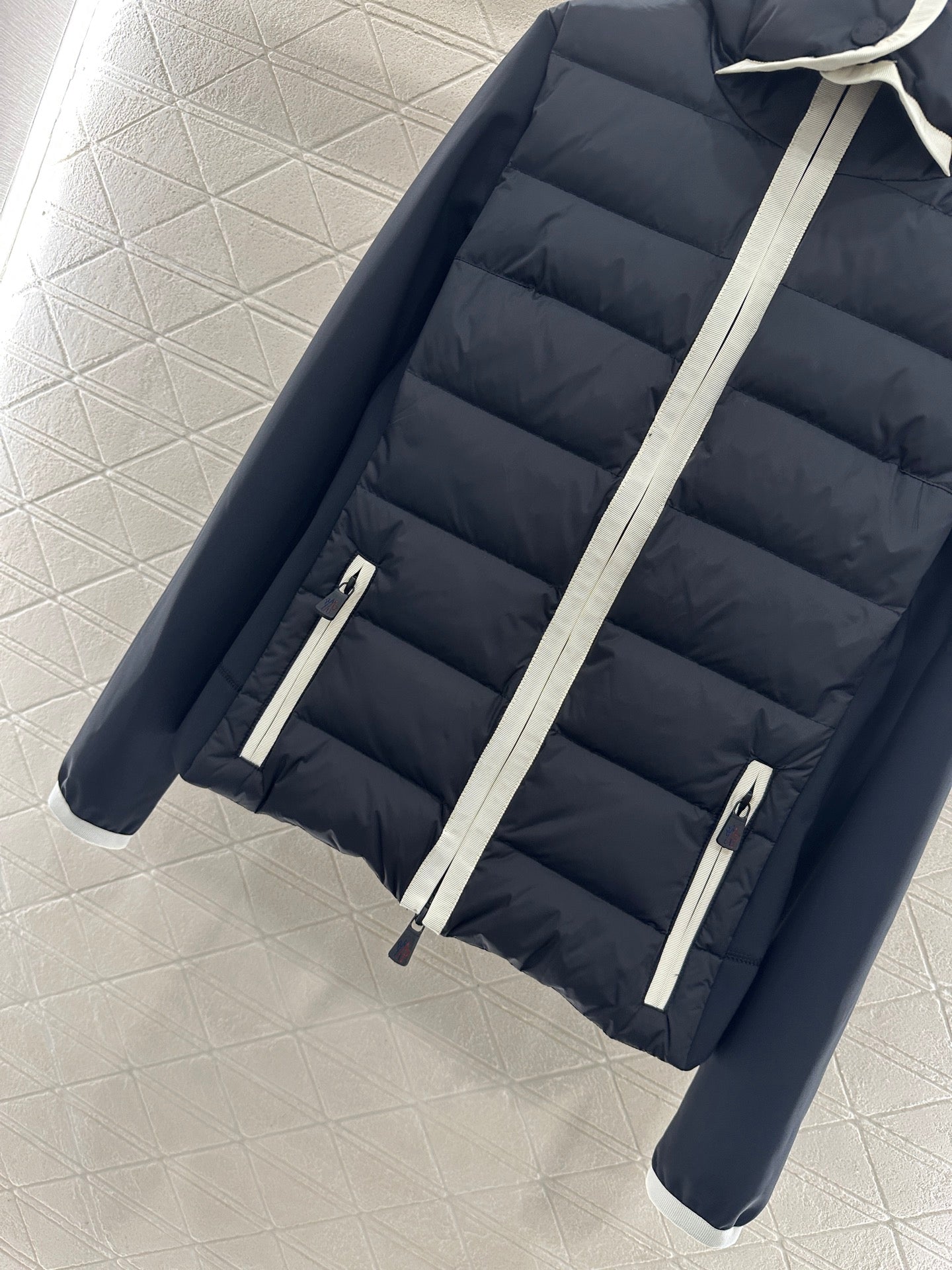 Splicing hooded down jacket