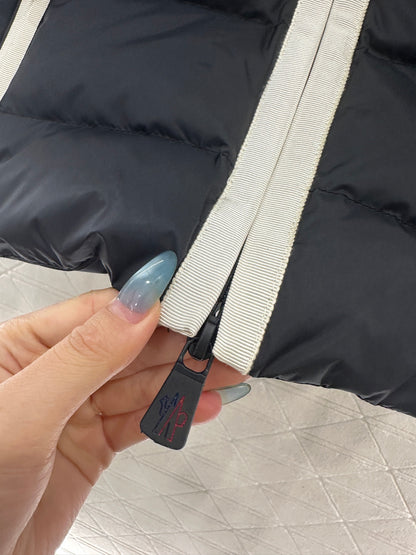 Splicing hooded down jacket