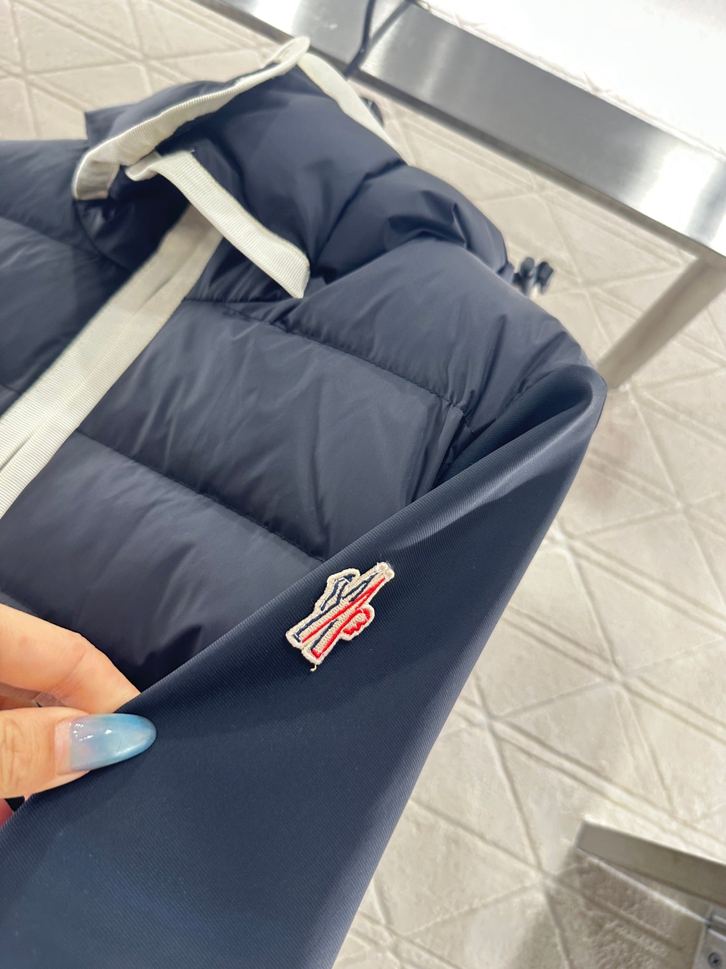 Splicing hooded down jacket