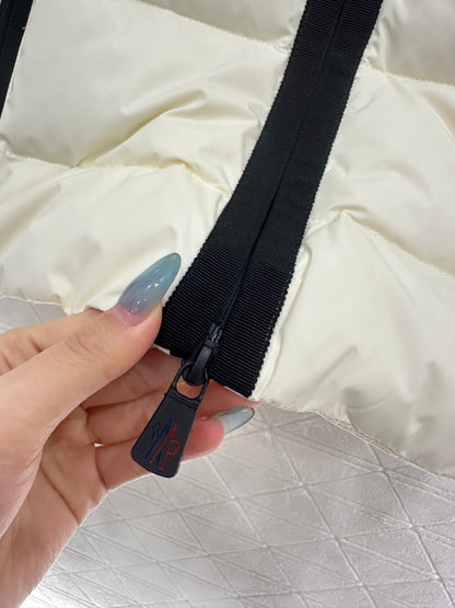 Splicing hooded down jacket