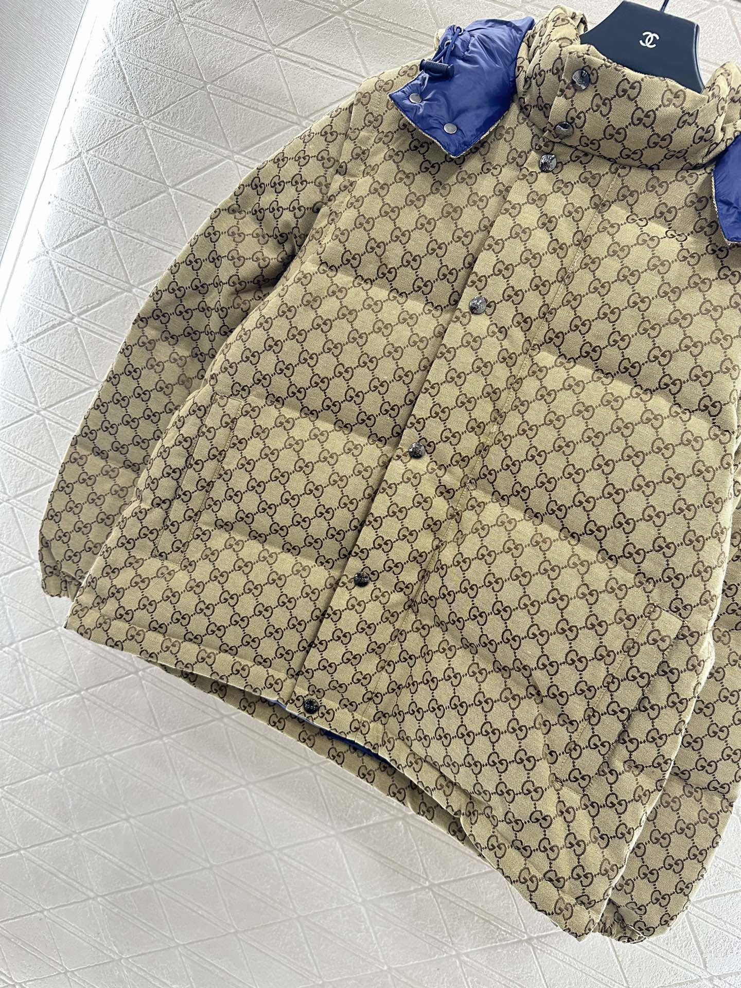 Detachable jacquard hooded down jacket