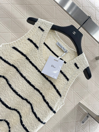 Round neck knitted striped vest