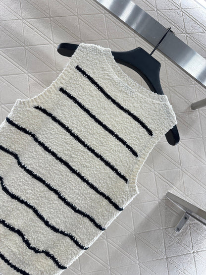 Round neck knitted striped vest