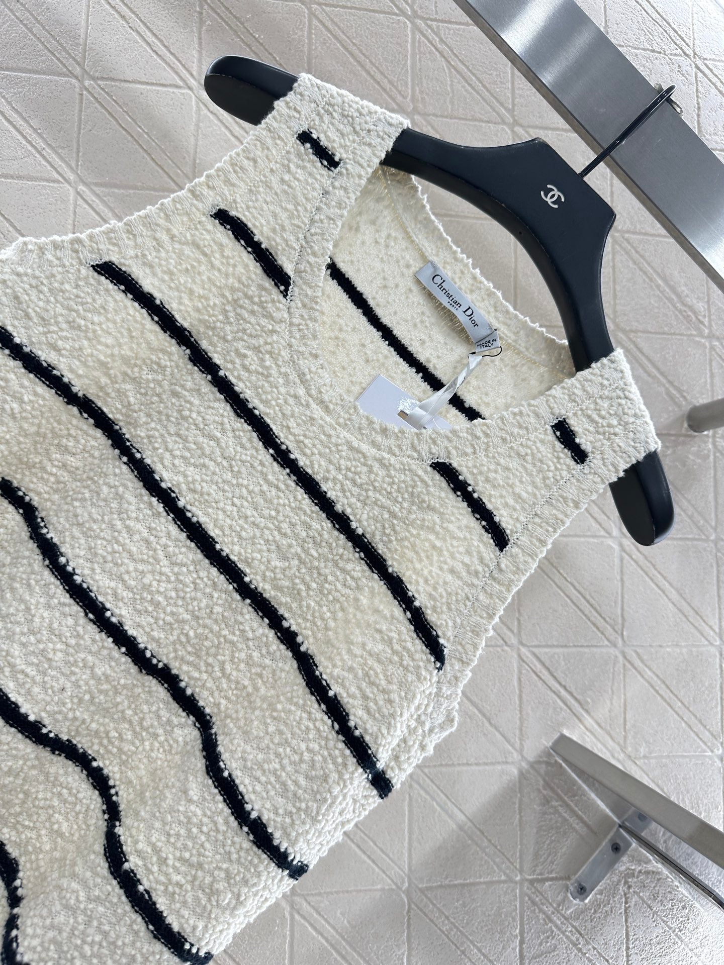 Round neck knitted striped vest