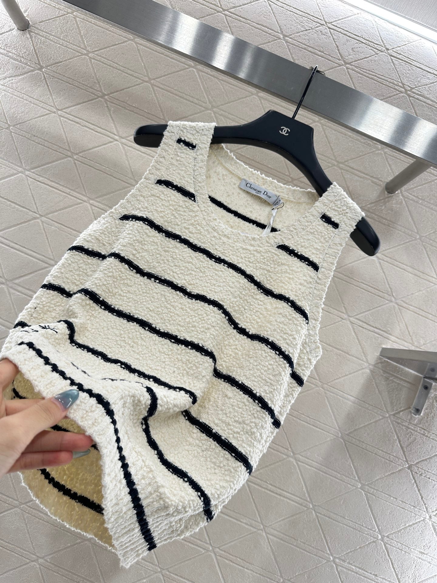Round neck knitted striped vest