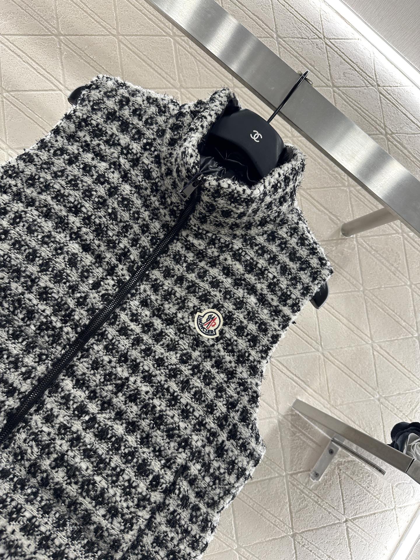 Standing collar woolen down vest