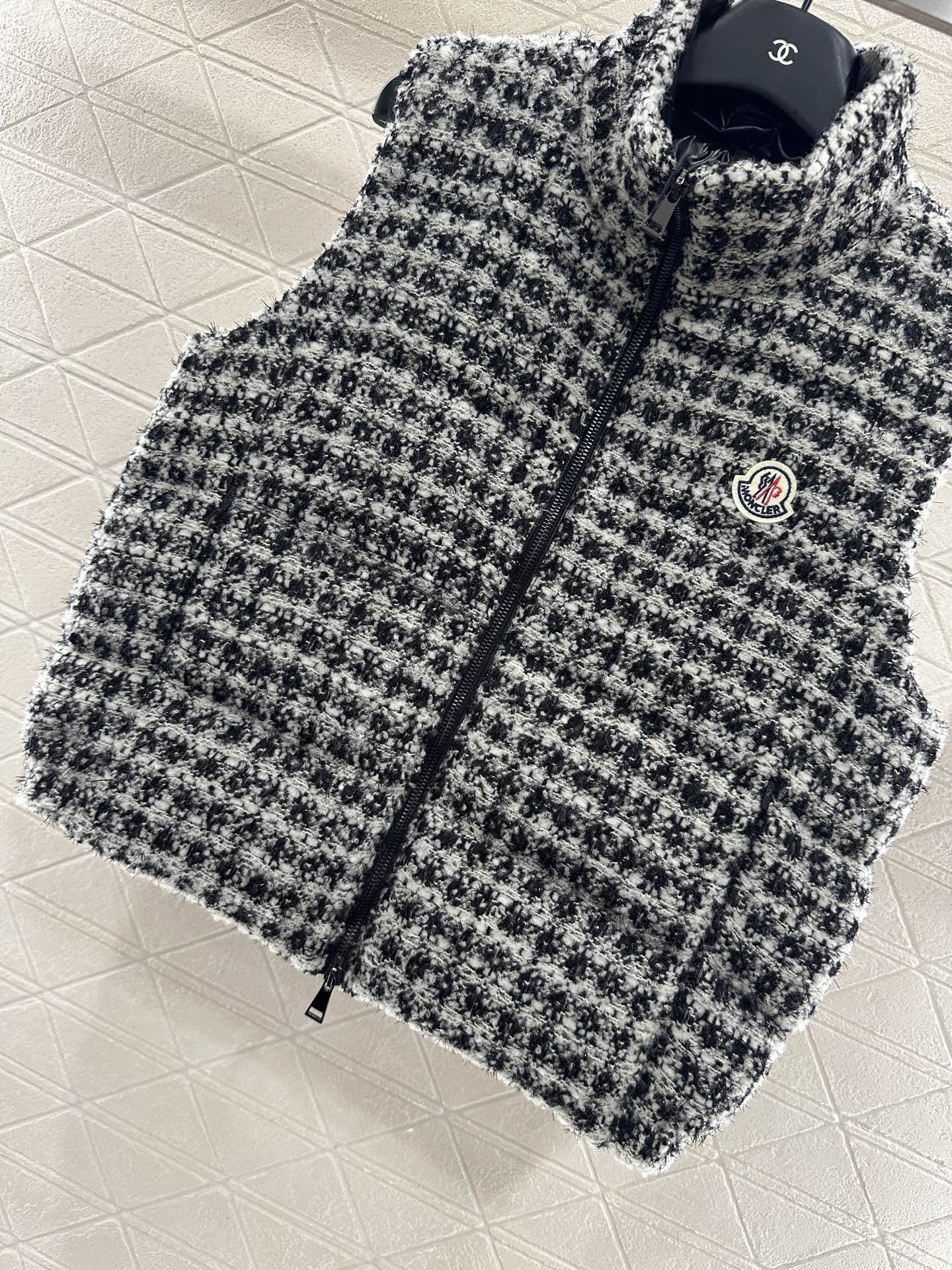 Standing collar woolen down vest