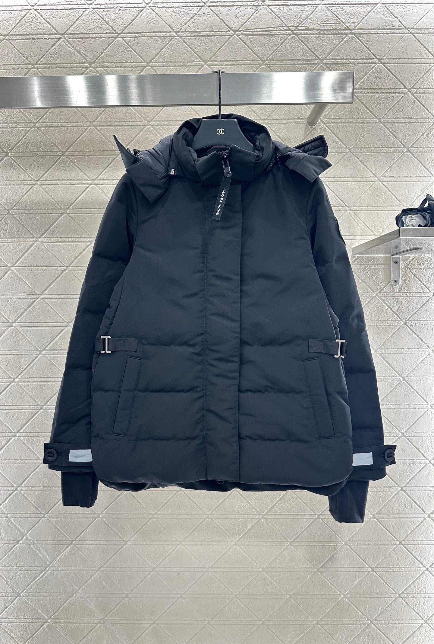 Detachable hooded waist down jacket
