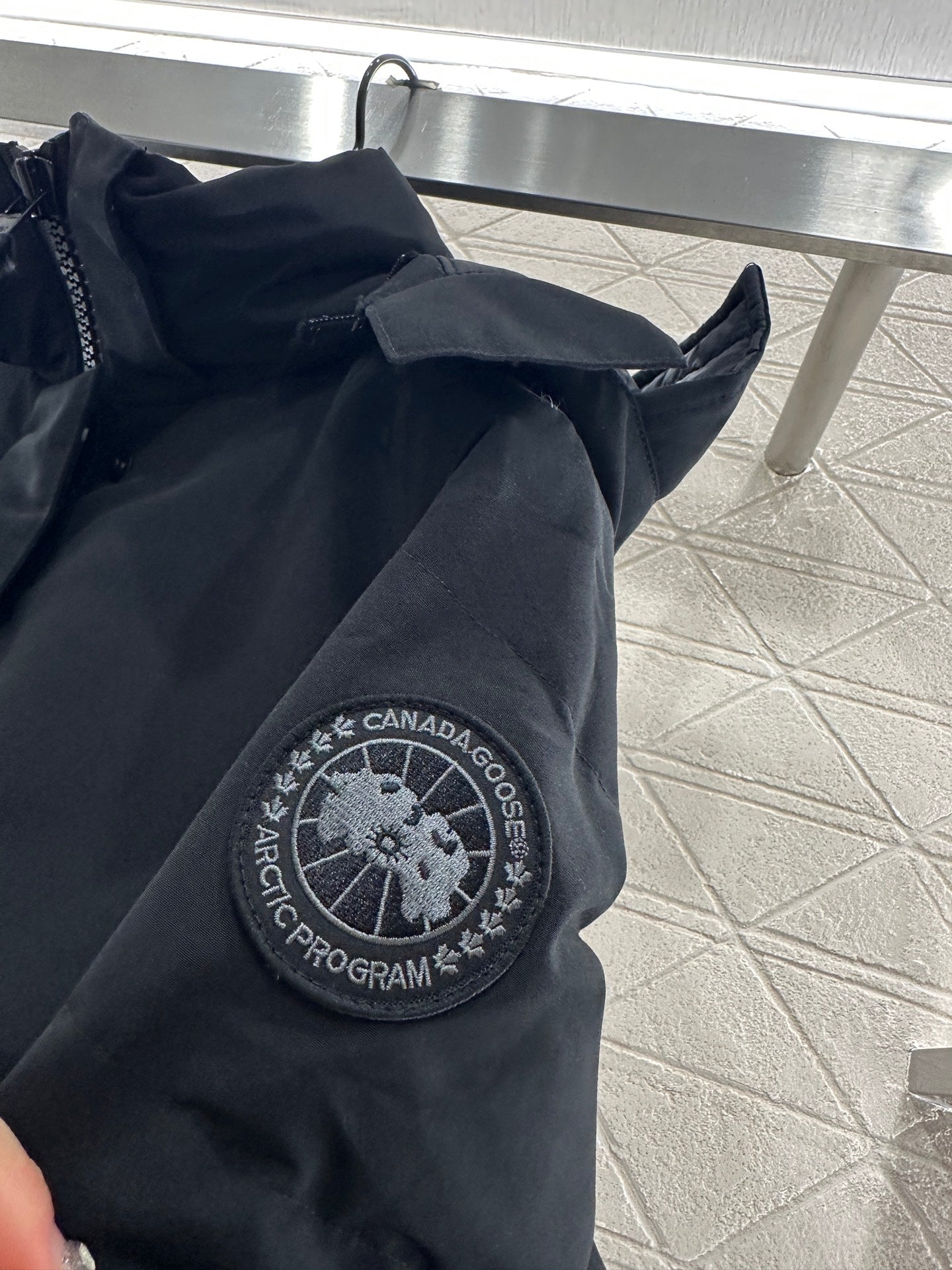 Detachable hooded waist down jacket